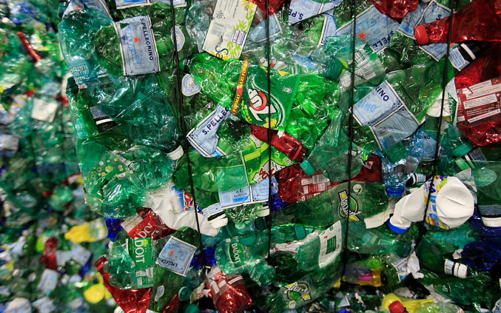 bouteilles-plastique-recyclees